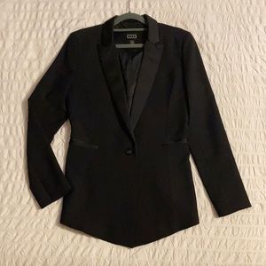 Women’s cut tuxedo blazer